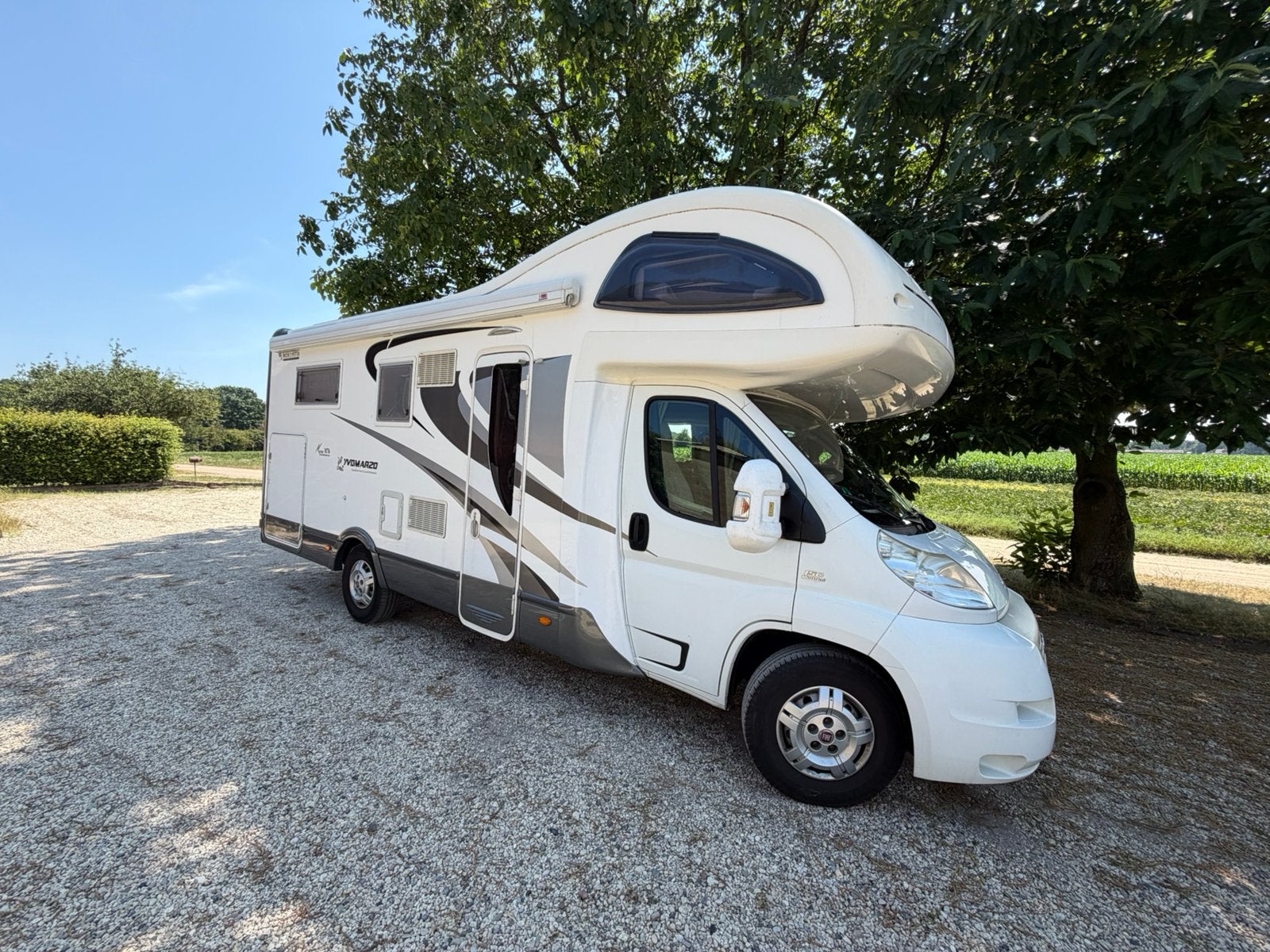 Te koop Mobilvetta Kea M76 camper automaat 6 slaapplaatsen, Caravans en Kamperen, Particulier, Half-integraal
