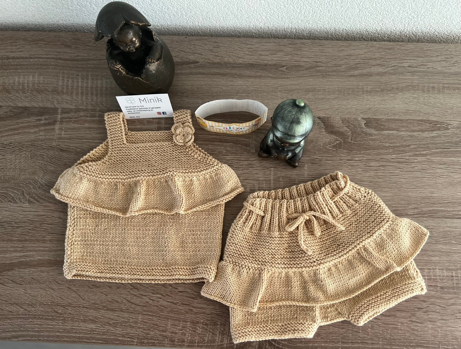 Handmade baby setje maat 68-74 beige/ecru kleur., Ophalen of Verzenden, Nieuw, Meisje, Pakje