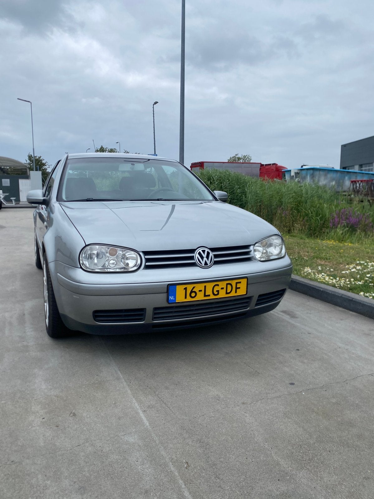 Volkswagen Golf 1.4 55KW 2003 Grijs, Auto's, Volkswagen, Voorwielaandrijving, 74 pk, Zwart, Origineel Nederlands