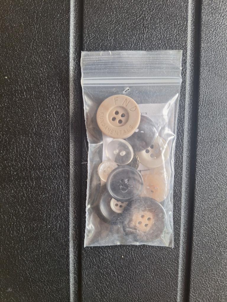 Zakje met allerlei soorten knopen, Ophalen of Verzenden, Nieuw, Knoop of Knopen