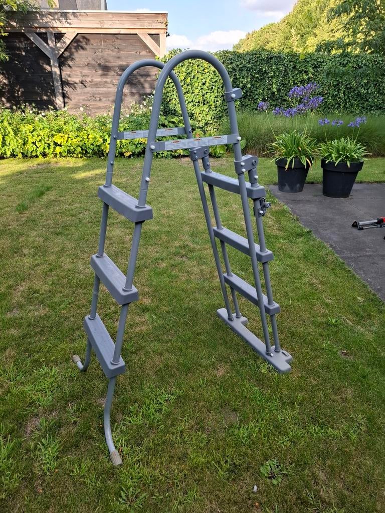 Bestway zwembadtrap, 107 cm hoog, Tuin en Terras, Ophalen