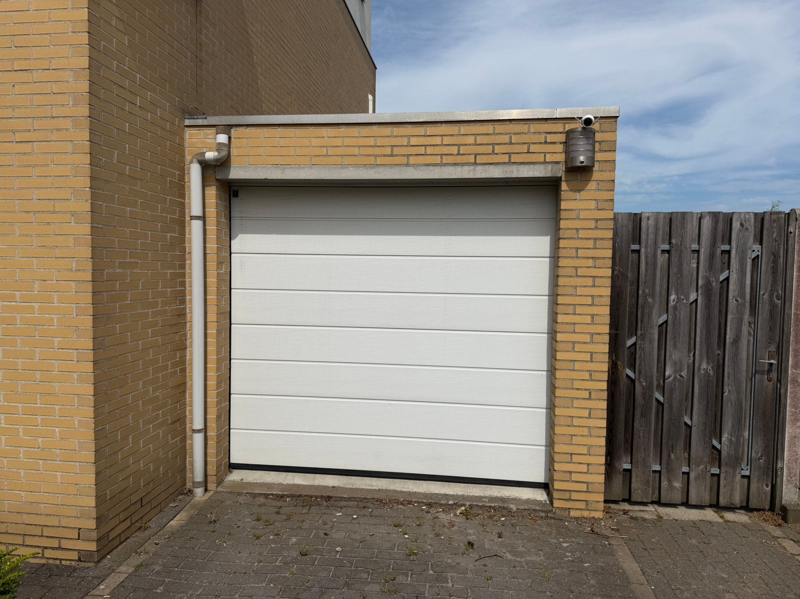 Garagedeur sectionaal deur elektrisch 2.35 x 2.15 geisoleerd, Ophalen, Zo goed als nieuw, 200 cm of meer