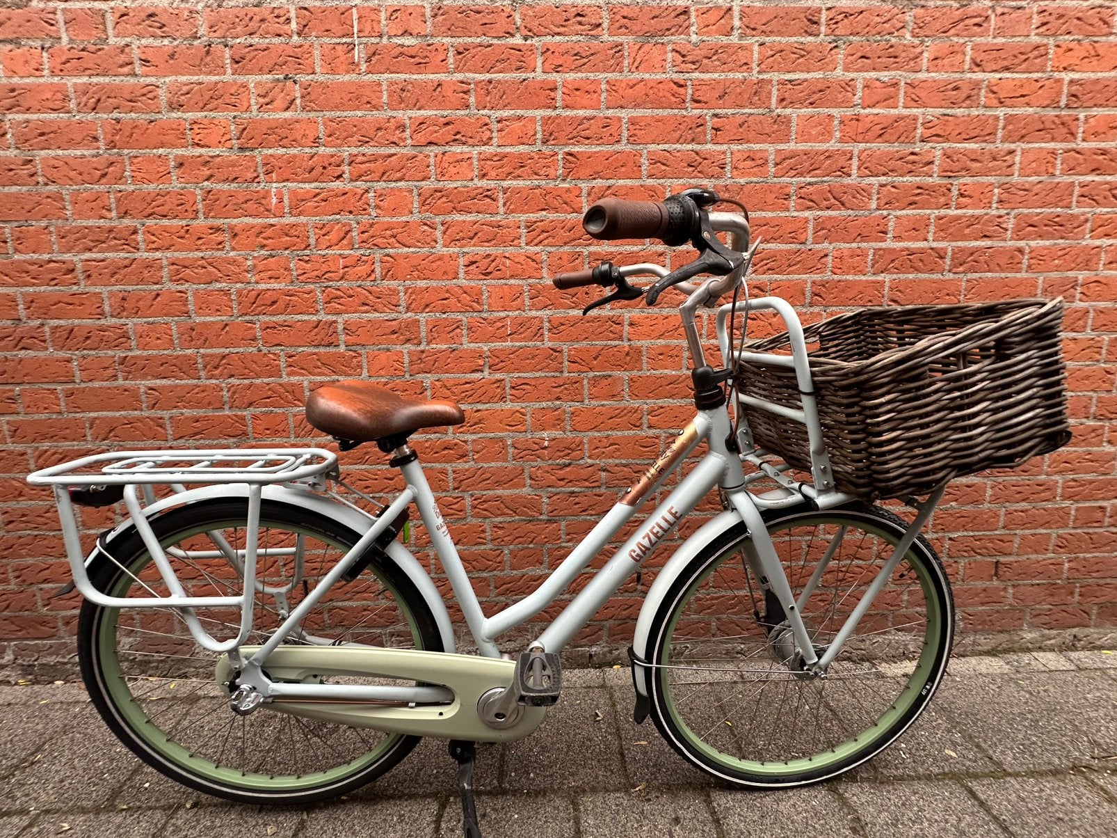 Gazelle danesfiets 28 inch 3 versnell met fietsmand, Ophalen, 2 zitjes, Zo goed als nieuw, Schijfrem