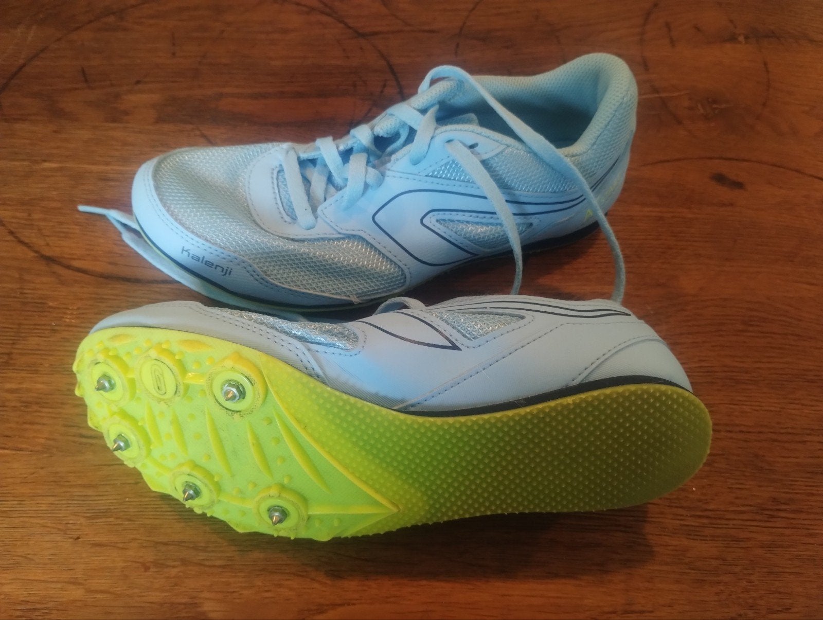 Kalenji Spikes - Lichtblauwe Hardloopschoenen maat 37, Sport en Fitness, Loopsport en Atletiek, Overige merken, Gebruikt, Ophalen of Verzenden