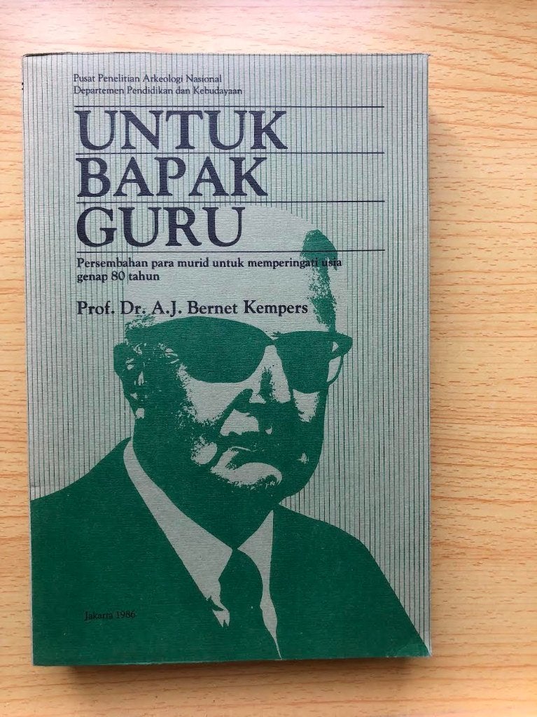 Opstellen van Indonesische oud-leerlingen voor B. Kempers, Ophalen of Verzenden, Gelezen, A.J. Bernet Kempers