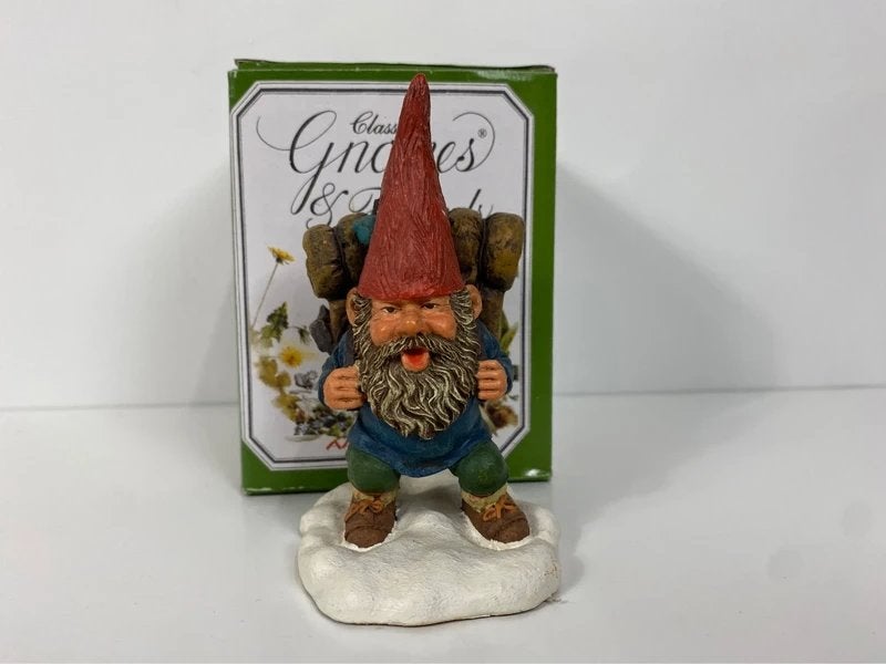 Classic Gnomes – John with Backpack, Verzamelen, Beelden en Beeldjes, Zo goed als nieuw, Fantasy, Ophalen of Verzenden