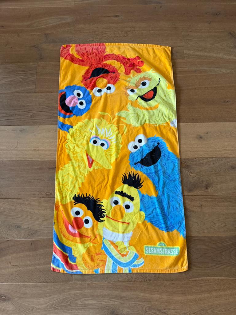 Handdoek strandlaken Sesamstraat, Ophalen, Zo goed als nieuw, Handdoek