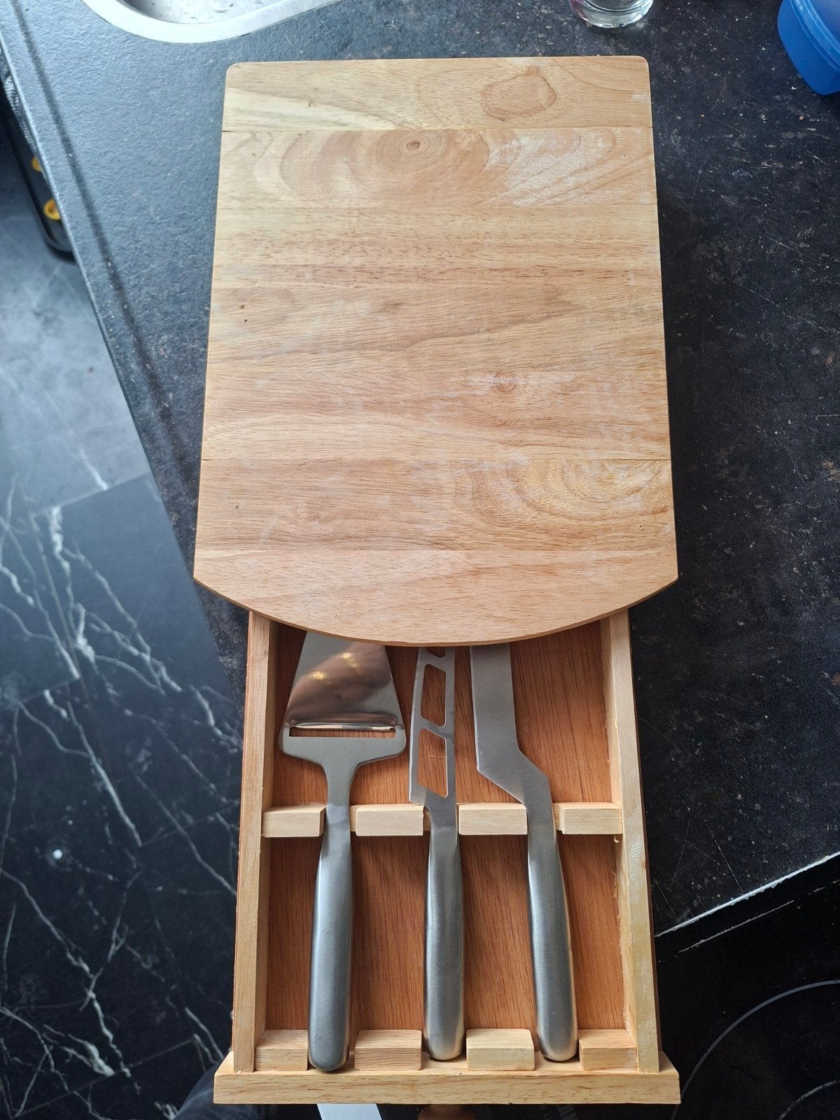 Snijplank met lade, kaasschaaf, kaasmes en kaasvork, Huis en Inrichting, Keuken | Keukenbenodigdheden, Ophalen of Verzenden