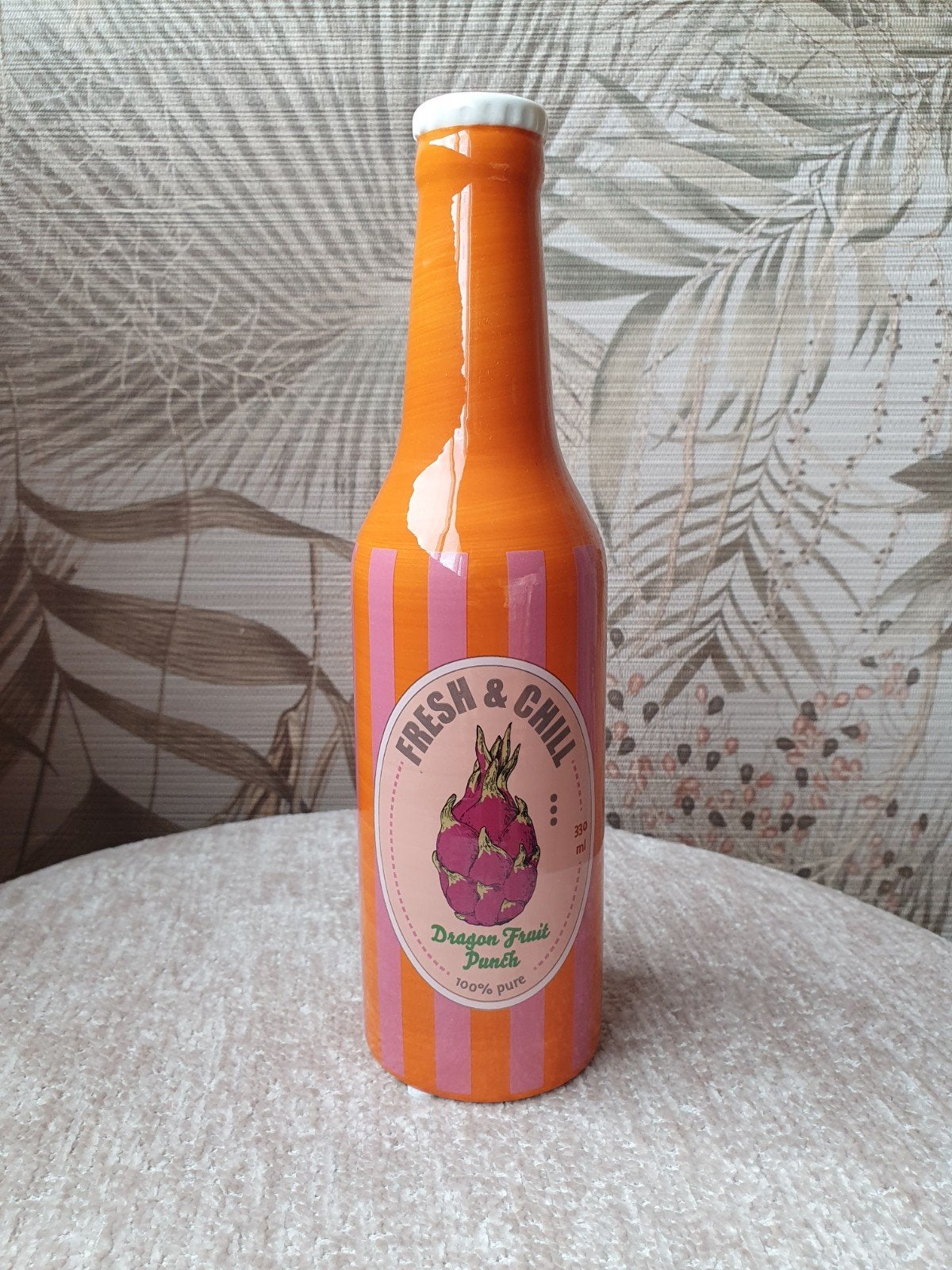 Vrolijke vaas met 'Dragon Fruit Punch' design, Nieuw, Ophalen of Verzenden, Steen/keramiek, Meerkleurig