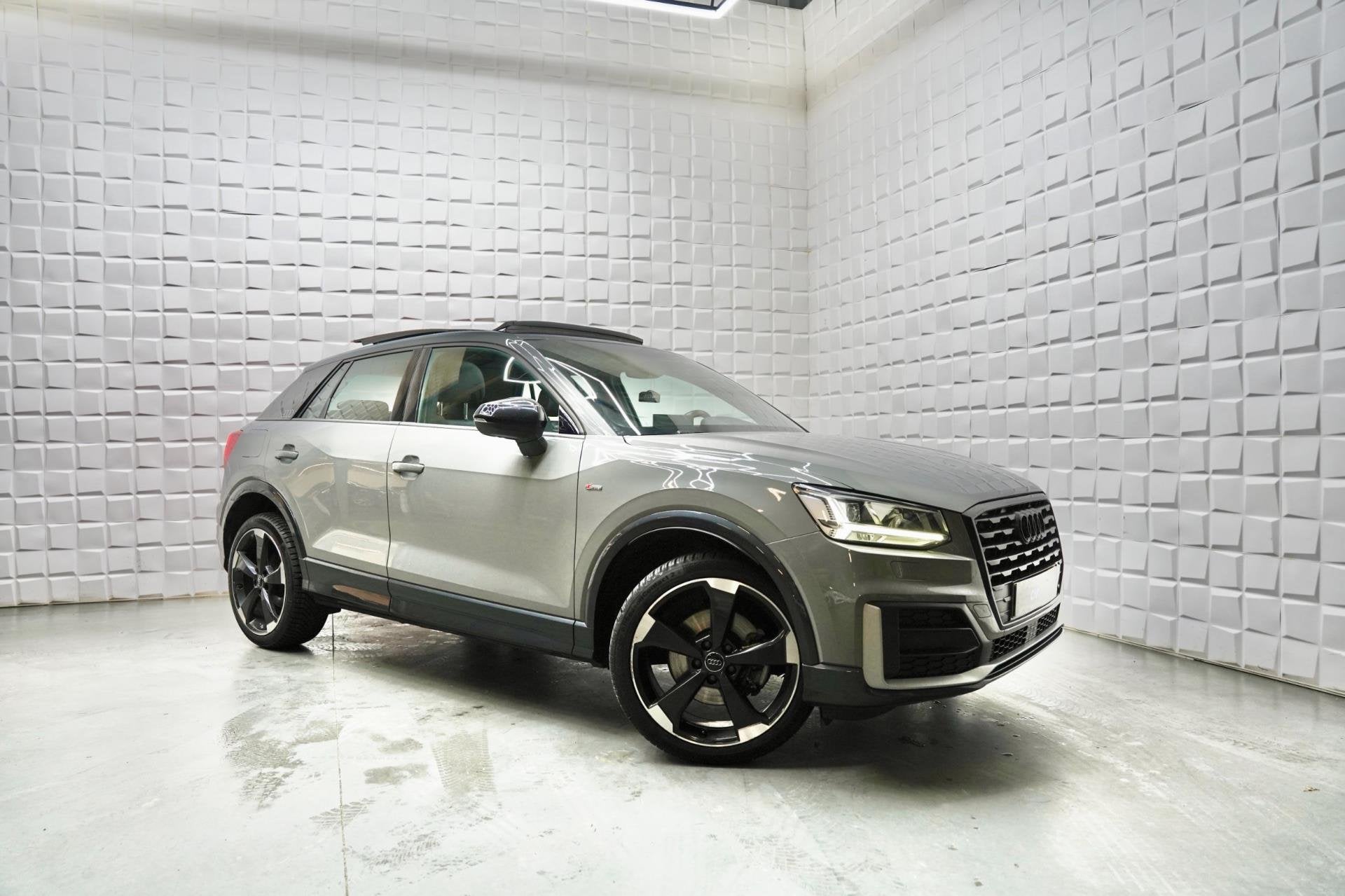 Audi Q2 1.4 TFSI CoD 2x S LINE PANO VIRTUAL NARDO GREY NAP, 4 cilinders, 150 pk, SUV of Terreinwagen, 66 €/maand