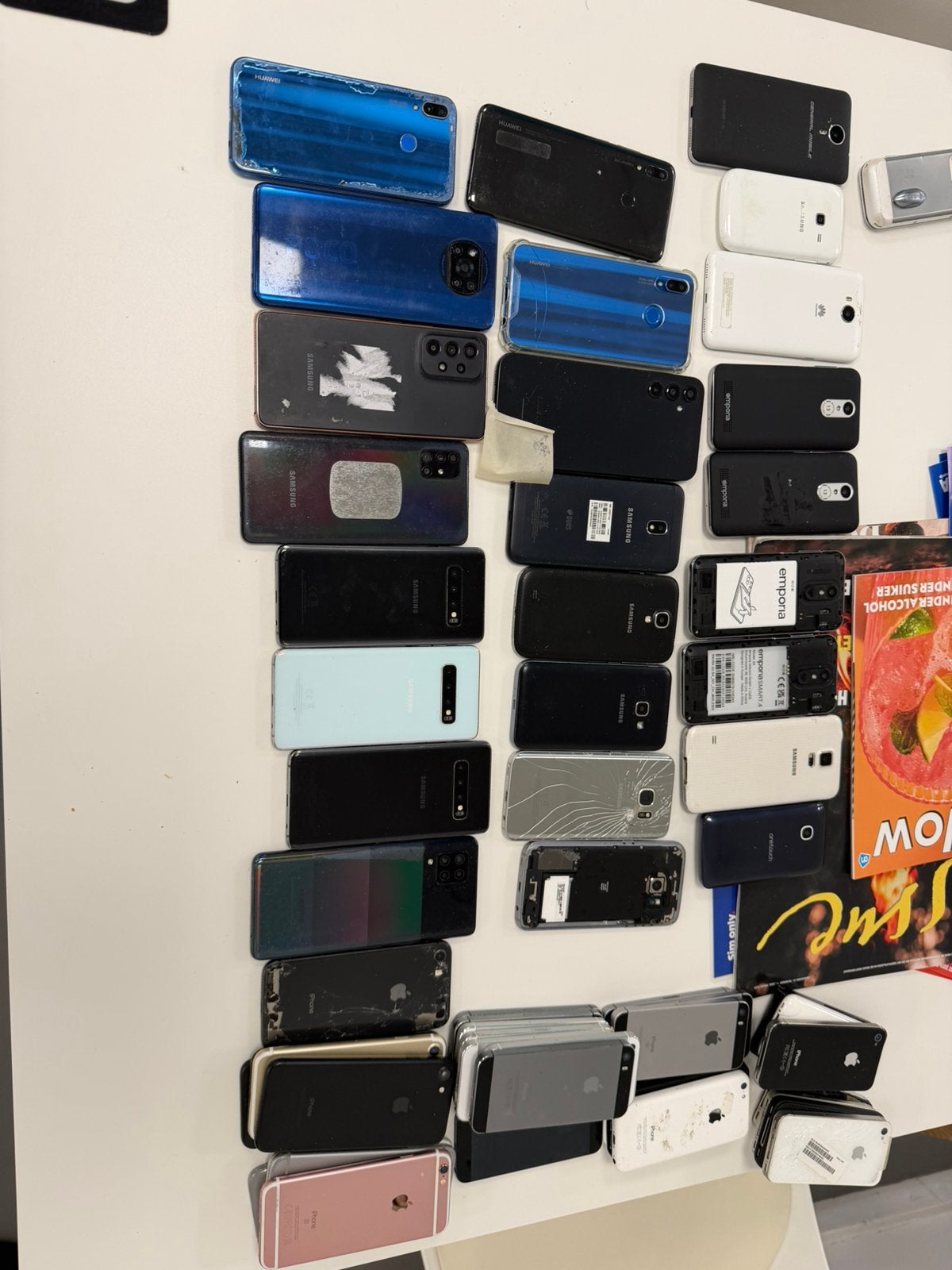 Mix van 57 smartphones, Telecommunicatie, Mobiele telefoons | Toebehoren en Onderdelen, Ophalen of Verzenden, Zo goed als nieuw