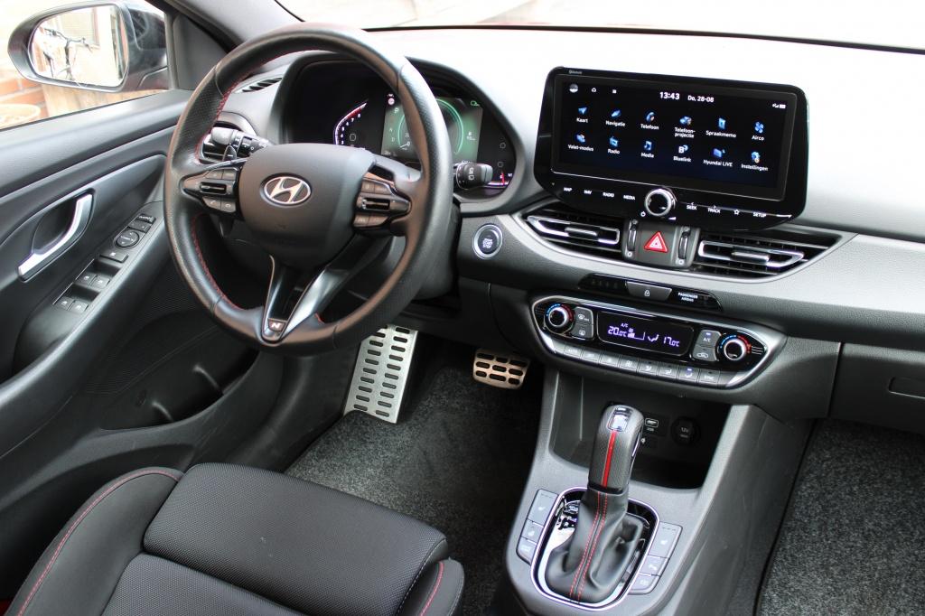 Hyundai i30 Wagon 1.5 T-GDi MHEV N-Line Sky Automaat | Pano, Stof, Gebruikt, Zwart, 4 cilinders