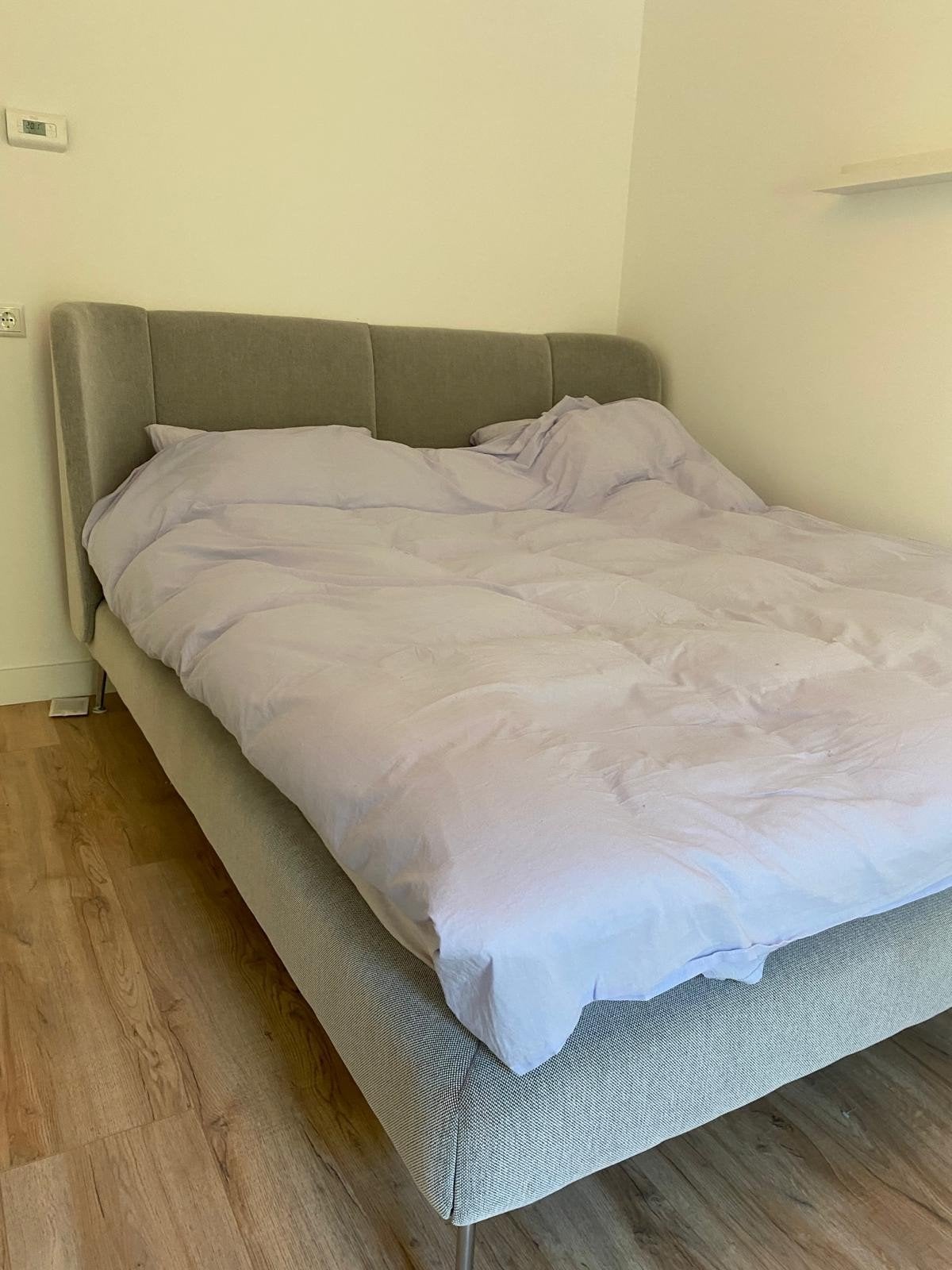 Bedframe met matrassen 215x180 cm, Huis en Inrichting, Ophalen, Gebruikt, 210 cm, Tweepersoons