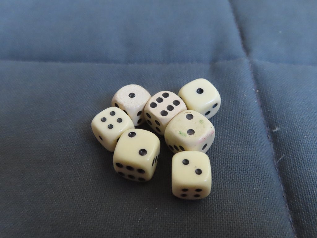 Dobbelstenen 7 stuks, Ophalen of Verzenden, Zo goed als nieuw