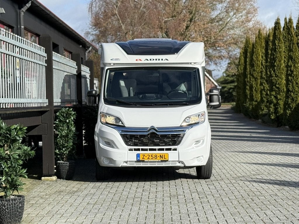 Foto 9 van Adria Compact SL - 2024 - Lengtebedden - kleine camper