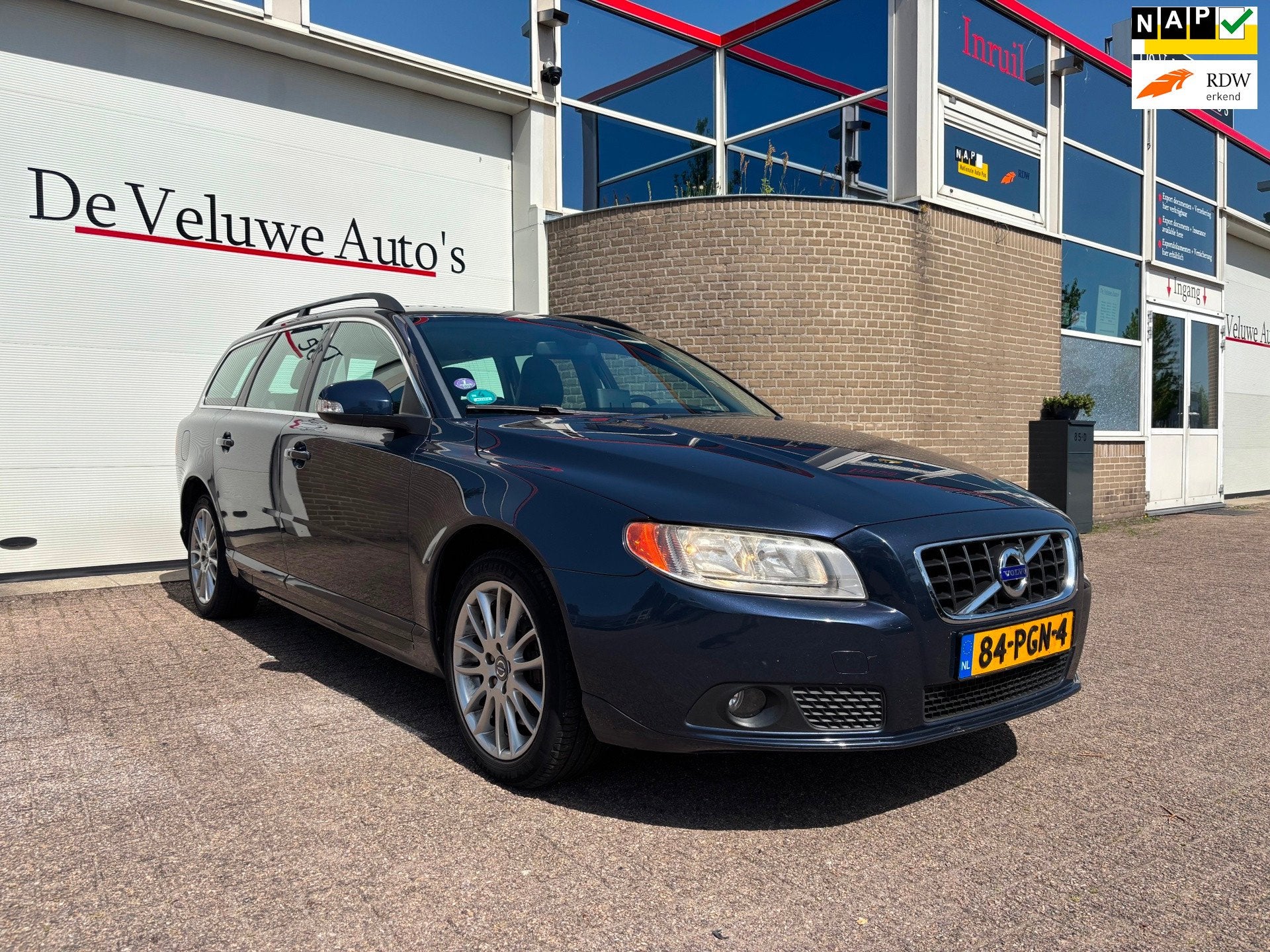 Volvo V70 2.0T Kinetic|203PK|Automaat|Cruise|BT|Leder|, Auto's, Euro 5, Zwart, 4 cilinders, Blauw