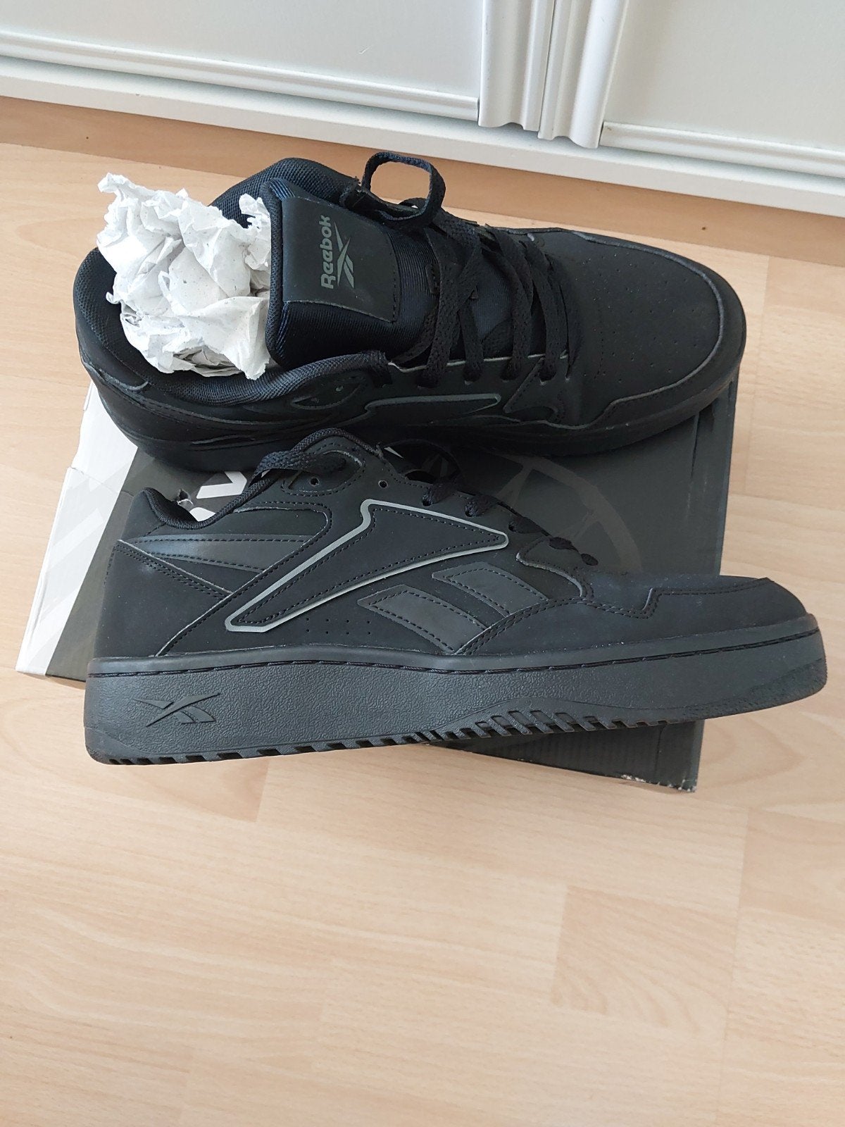 reebok  atr chill black maat 44.5 zgan in doos, Ophalen of Verzenden, Zo goed als nieuw, Zwart