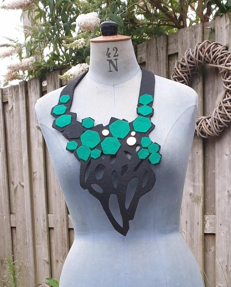 Zwart met groen vilt ketting, Verzenden, Nieuw, Groen, Overige materialen