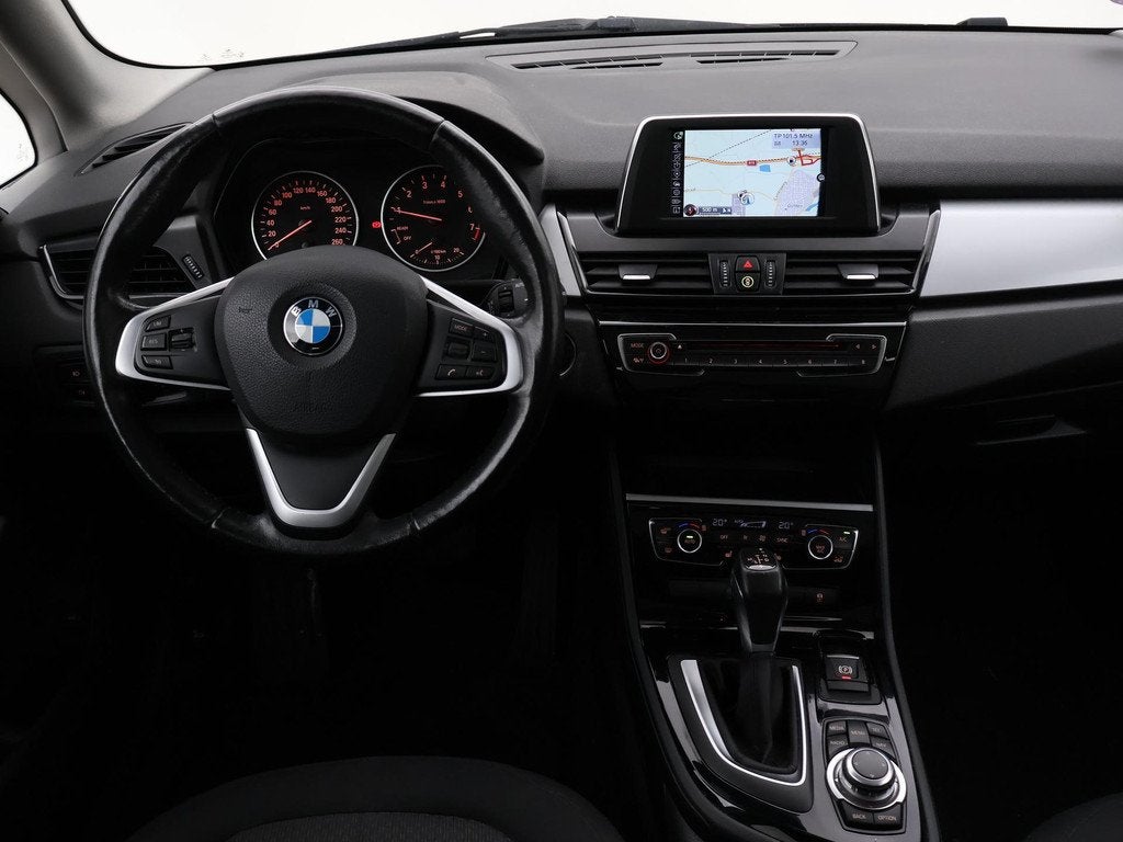 BMW 2-serie Active Tourer 218i 136 PK AUT. + PANORAMA | STOE, Auto's, BMW, Gebruikt, Euro 6, Zwart, Bedrijf