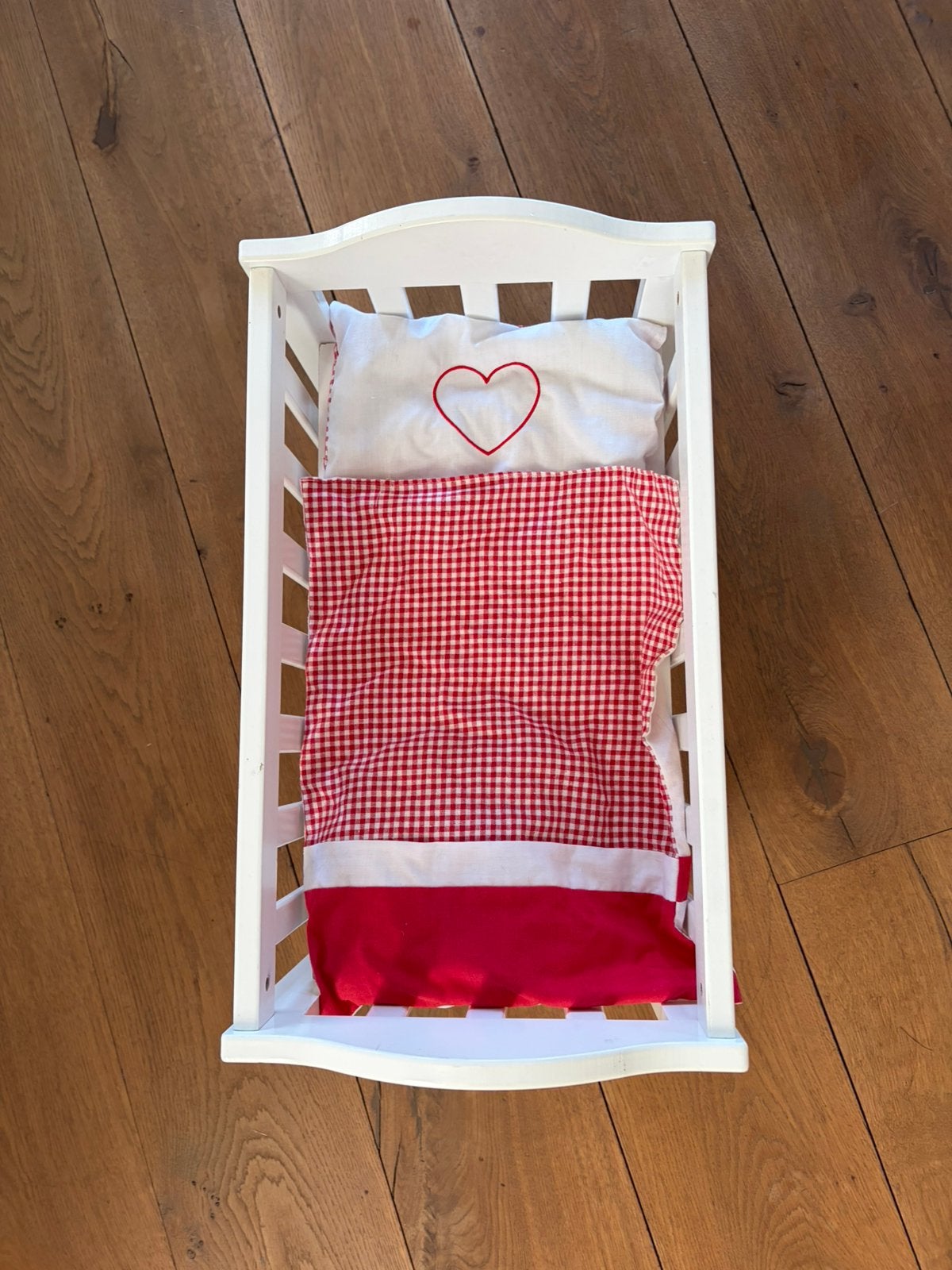 Poppen bed met beddengoed, Kinderen en Baby's, Speelgoed | Poppen, Ophalen, Zo goed als nieuw, Babypop