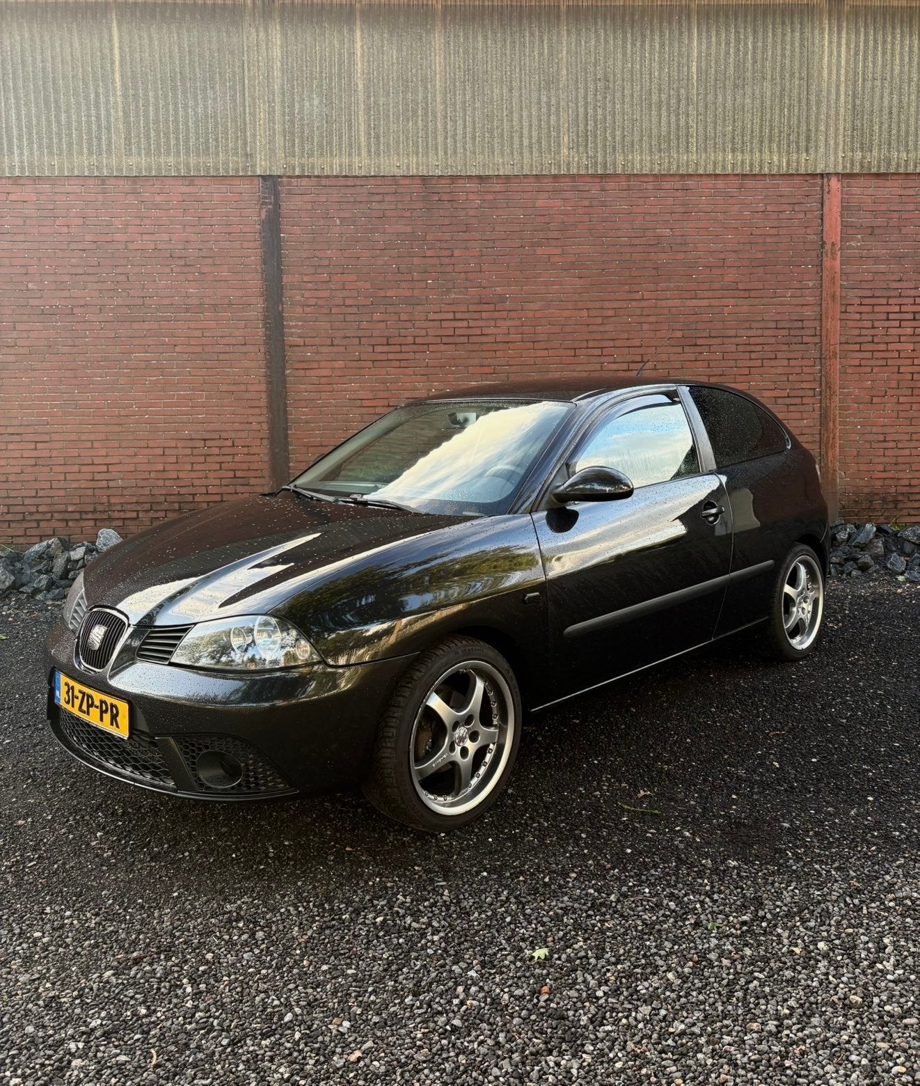Seat Ibiza 1.6 77KW 3DRS 2008 Zwart, Auto's, Seat, Voorwielaandrijving, 15 km/l, 4 cilinders, Origineel Nederlands