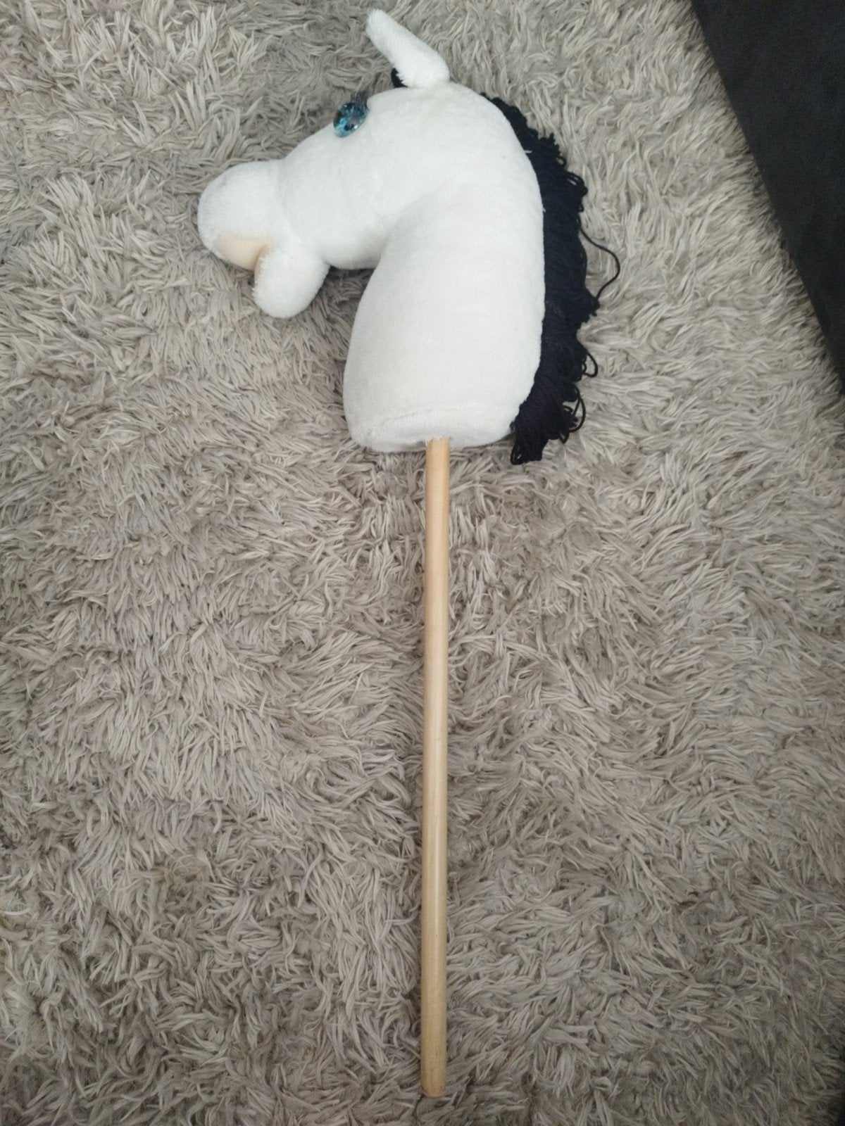 Hobbyhorse Wit met Blauwe Ogen en Zwarte Manen, Ophalen, Zo goed als nieuw, Jongen of Meisje