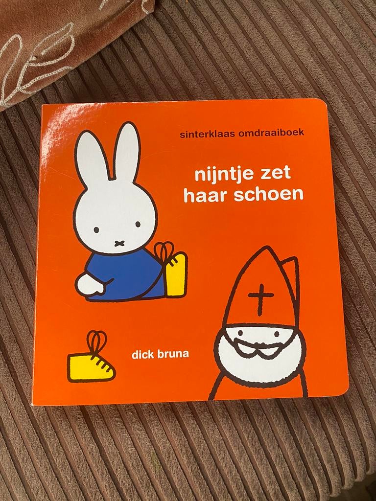 Sint Nijntje zet haar schoen, Ophalen of Verzenden, Gelezen
