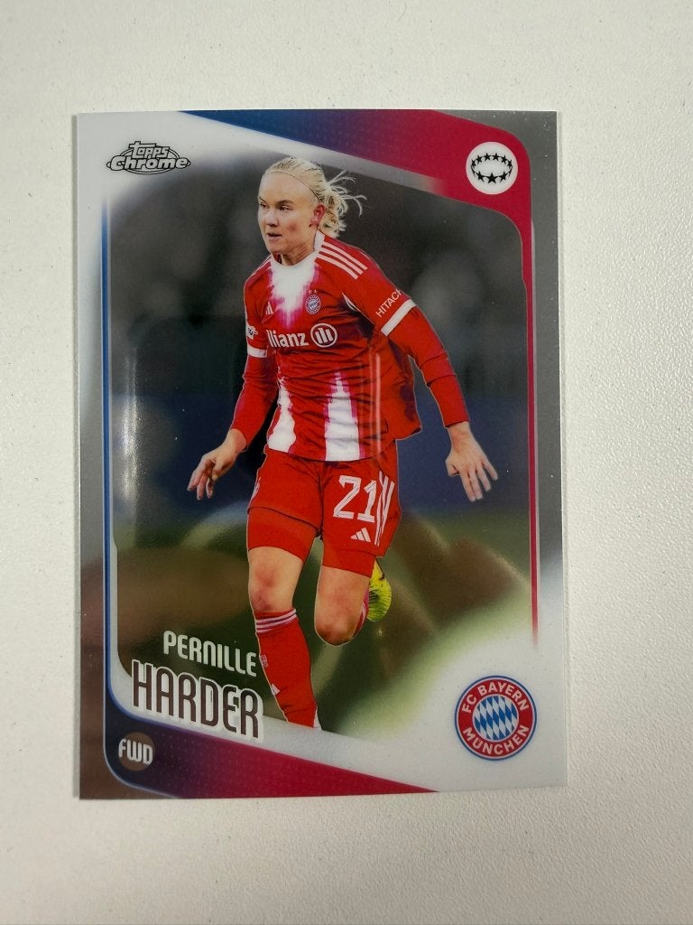 45 Pernille Harder Topps Women's Chrome 2025-26, Verzamelen, Ophalen of Verzenden, Nieuw, Buitenlandse clubs, Poster, Plaatje of Sticker
