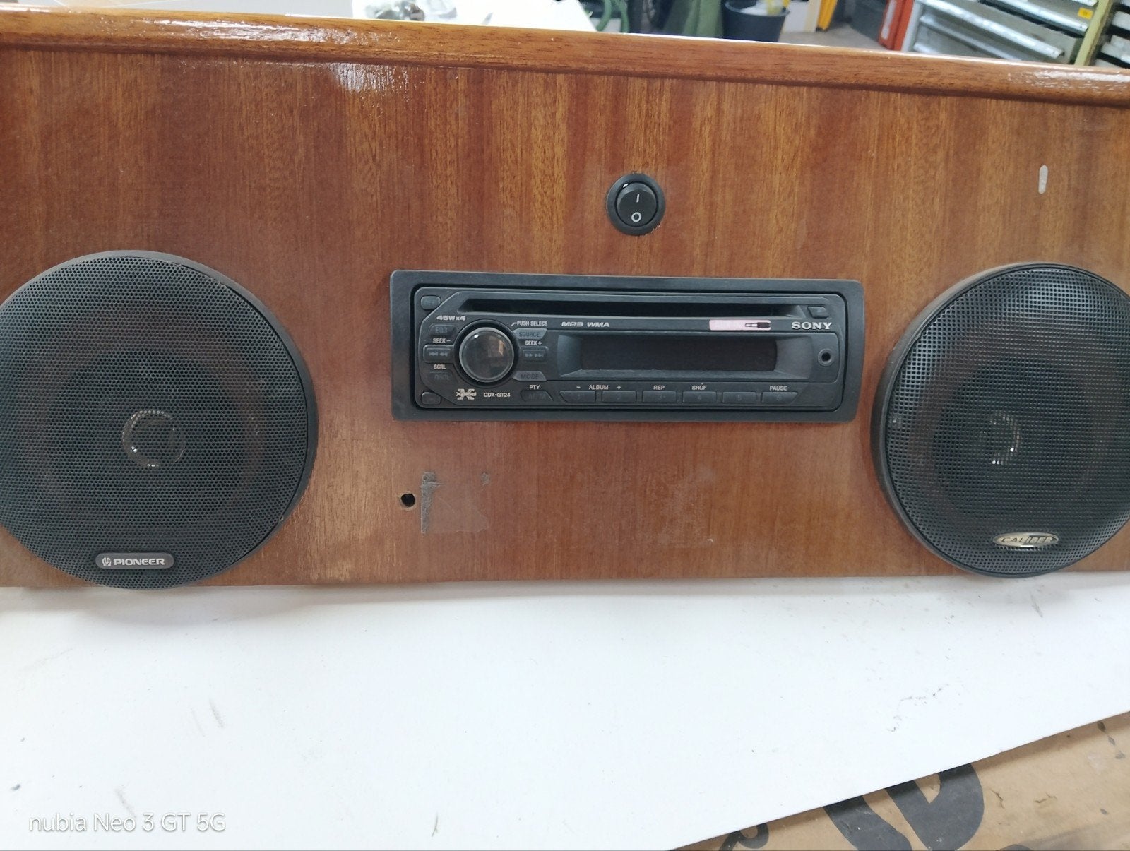 Sony autoradio met  speakers op houten paneel, Auto diversen, Autoradio's, Ophalen of Verzenden, Gebruikt