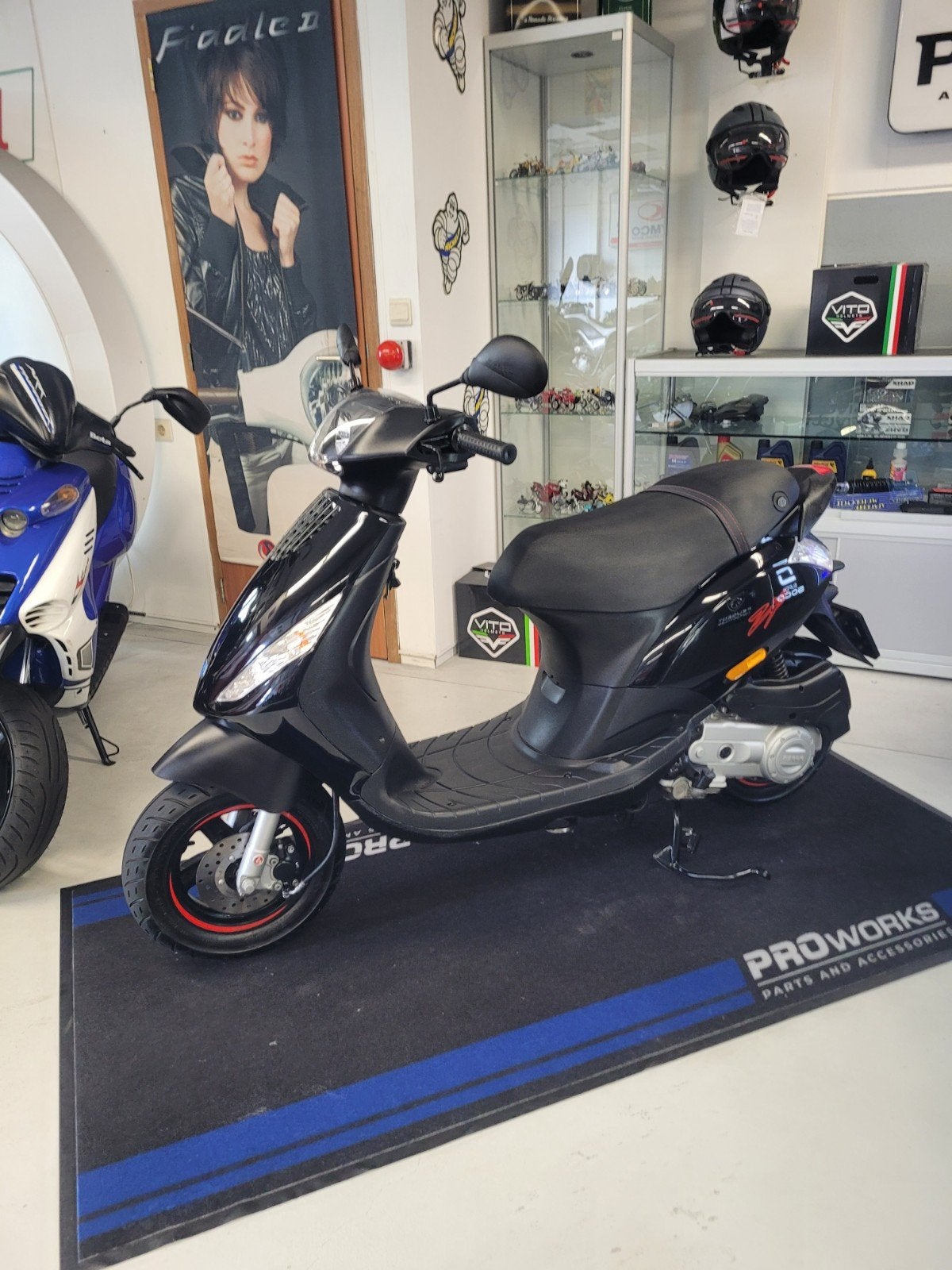 Piaggio zip   bouwjaar 2022 AANBIEDING!!, Fietsen en Brommers, Scooters | Piaggio, Ophalen, Piaggio, Piaggio, Zip