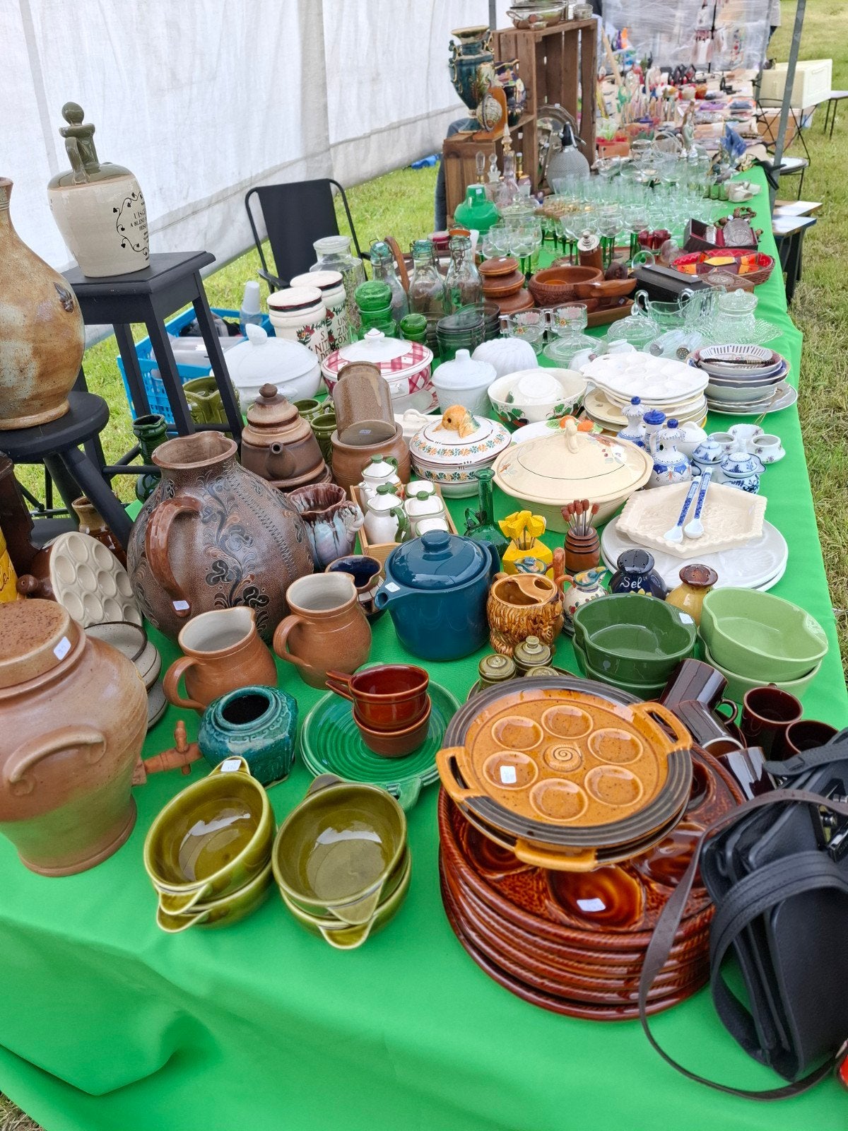 Grote partij antiek, curiosa, vintage en brocante in kratten, Ophalen