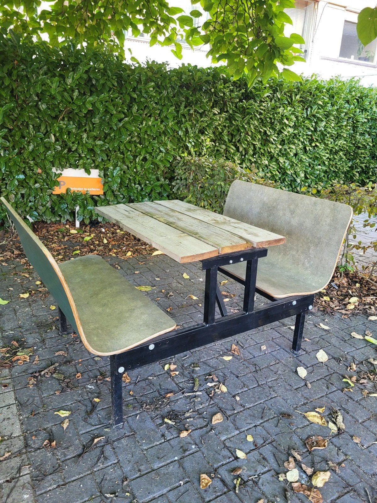 Foto 4 van Compacte tuinset met 2 zitplaatsen ruimte voor 4 personen.