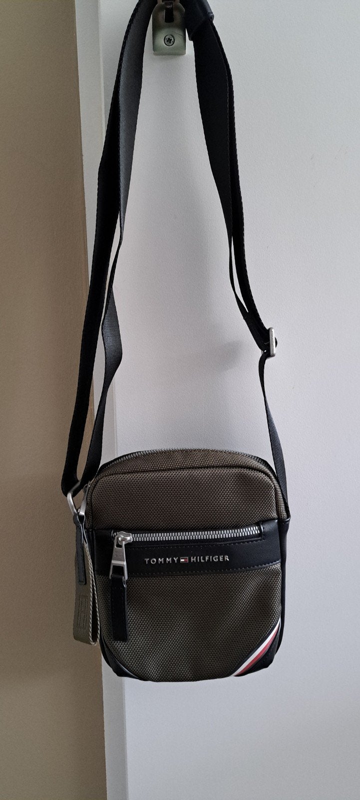 Tommy Hilfiger 1985 Nylon Mini Reporter tas, Ophalen of Verzenden, Zo goed als nieuw, Groen, Overige merken