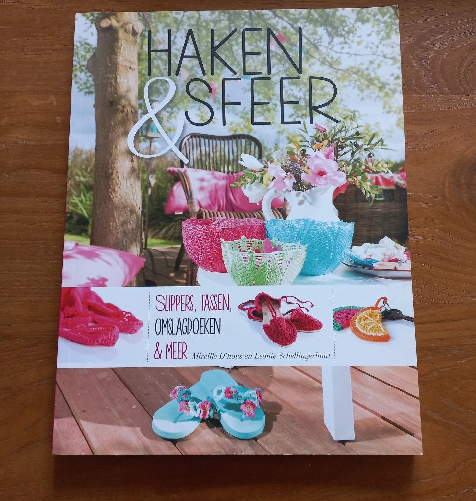 boek HAKEN & SFEER, Ophalen of Verzenden, Zo goed als nieuw, Haken, Patroon of Boek