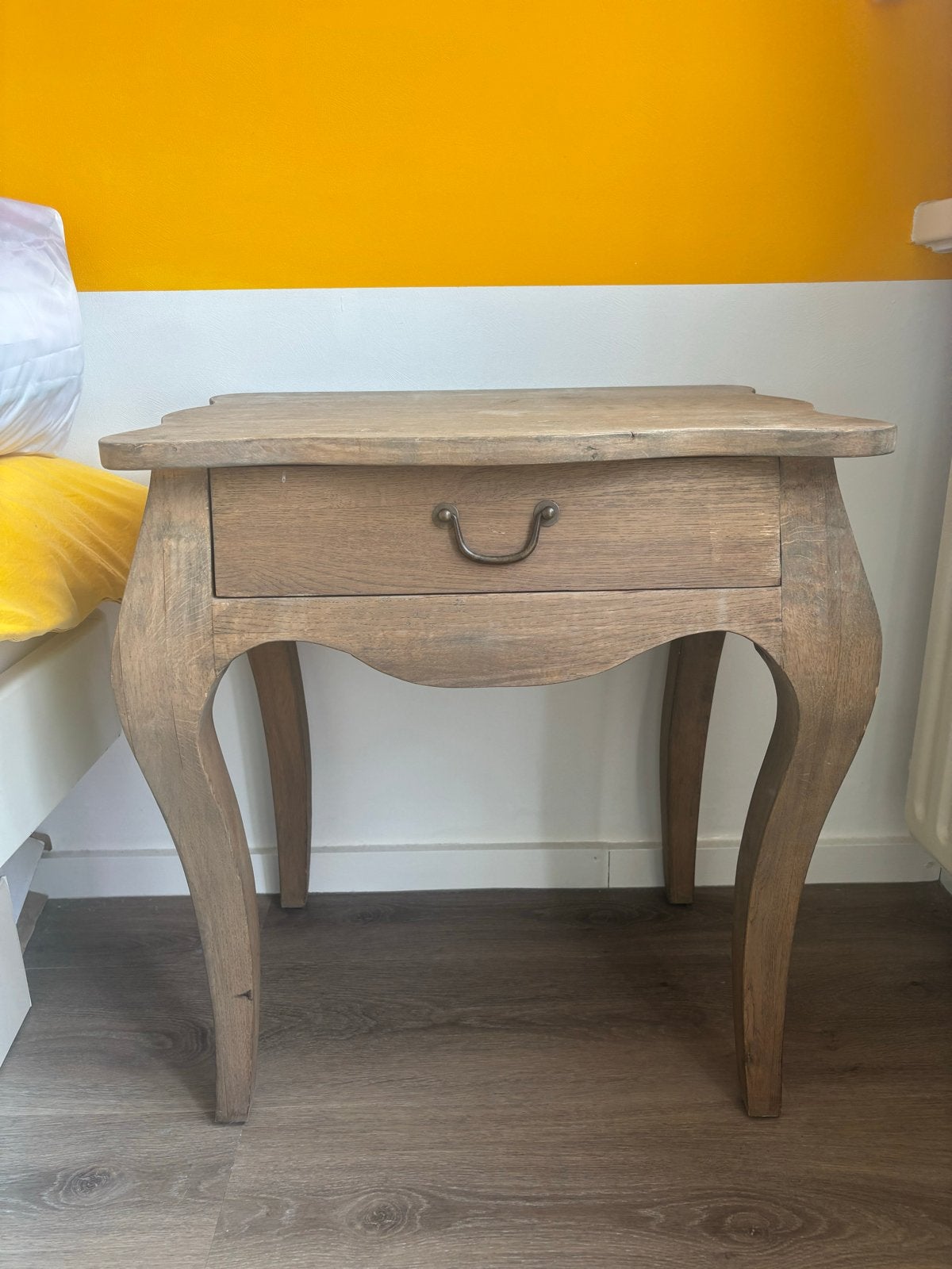 Eiken Houten Kastje met Lade - Klassieke Uitstraling, Huis en Inrichting, Tafels | Bijzettafels, Ophalen, Gebruikt, 55 tot 75 cm