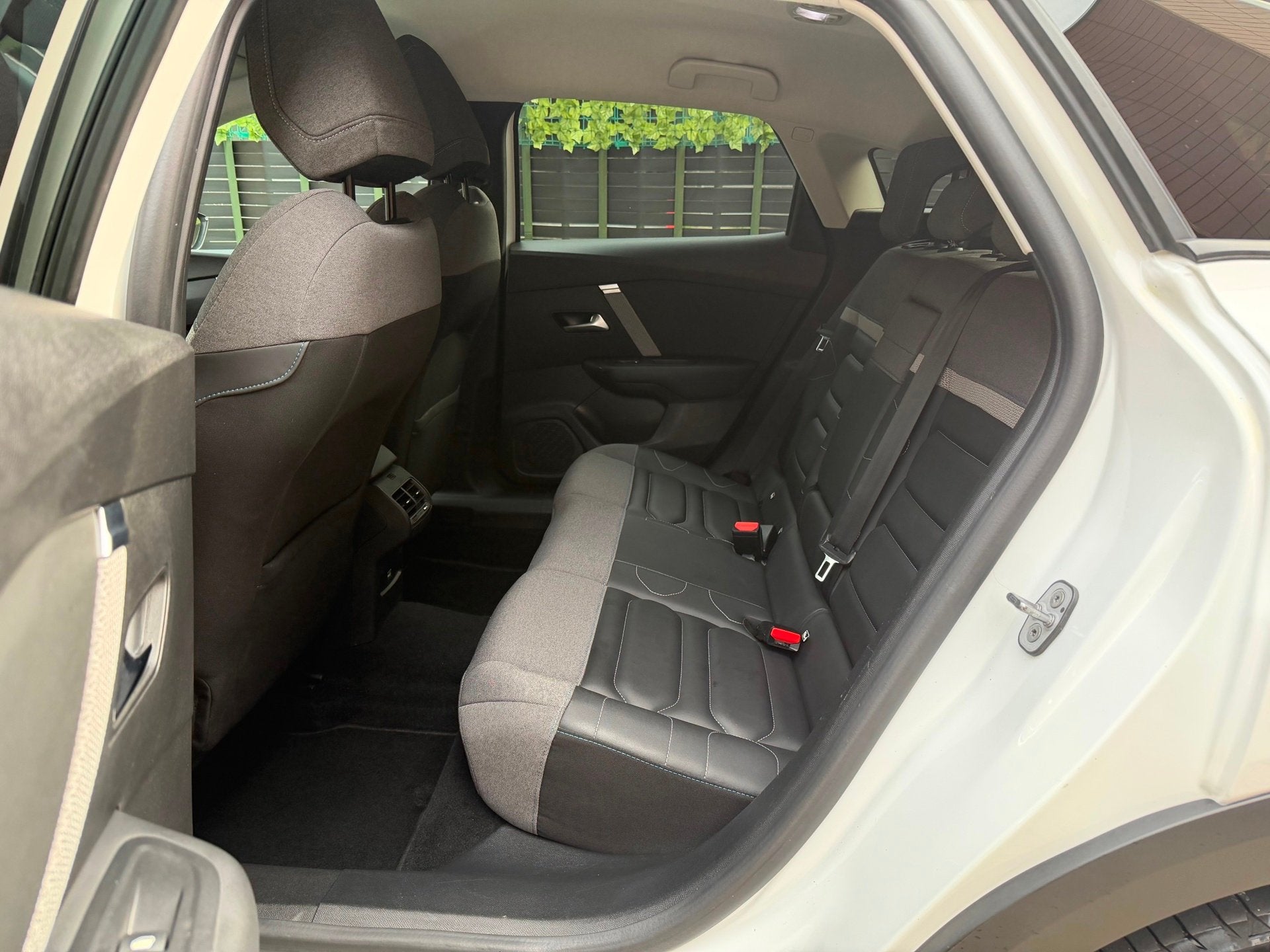Foto 13 van Citroen C4 1.2 Puretech Shine wit 2021 TREKHAAK|LED|NAVI|NAP