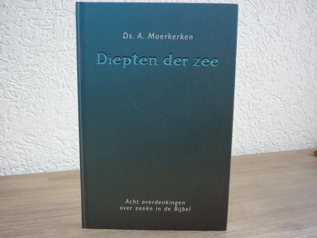 Ds. A. Moerkerken - Diepten der zee - acht overdenkingen, Ophalen of Verzenden, Gelezen, Christendom | Protestants