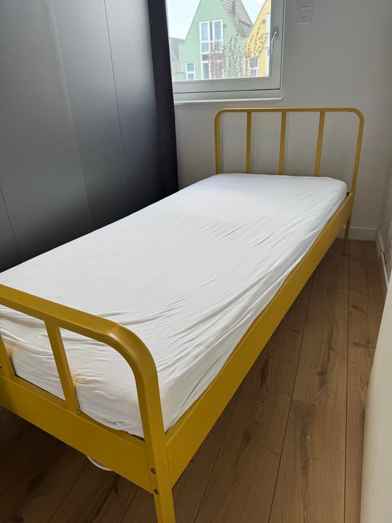 Eenpersoonsbed metalen frame met matras 210x95 cm, Ophalen, 90 cm, 210 cm, Zo goed als nieuw