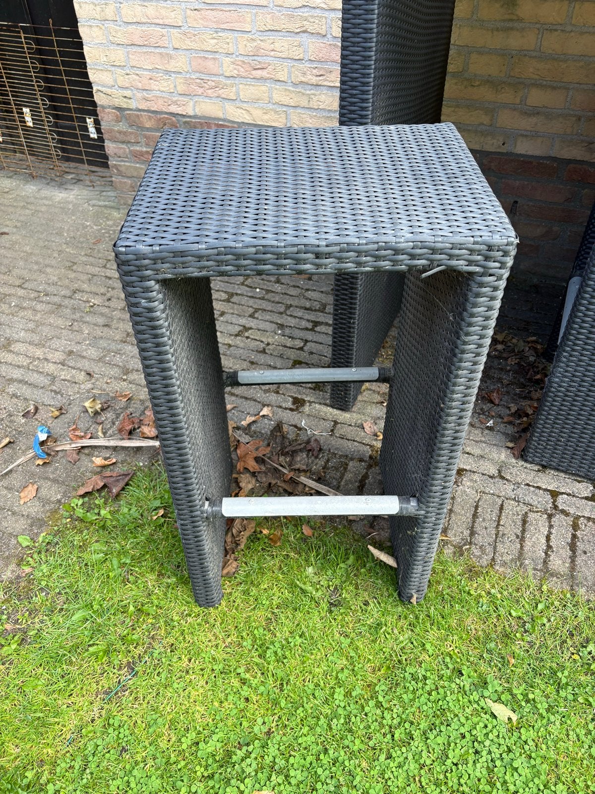 Wicker bartafel met glazen blad en 4 krukken, Ophalen, Gebruikt, Rechthoekig, Wicker