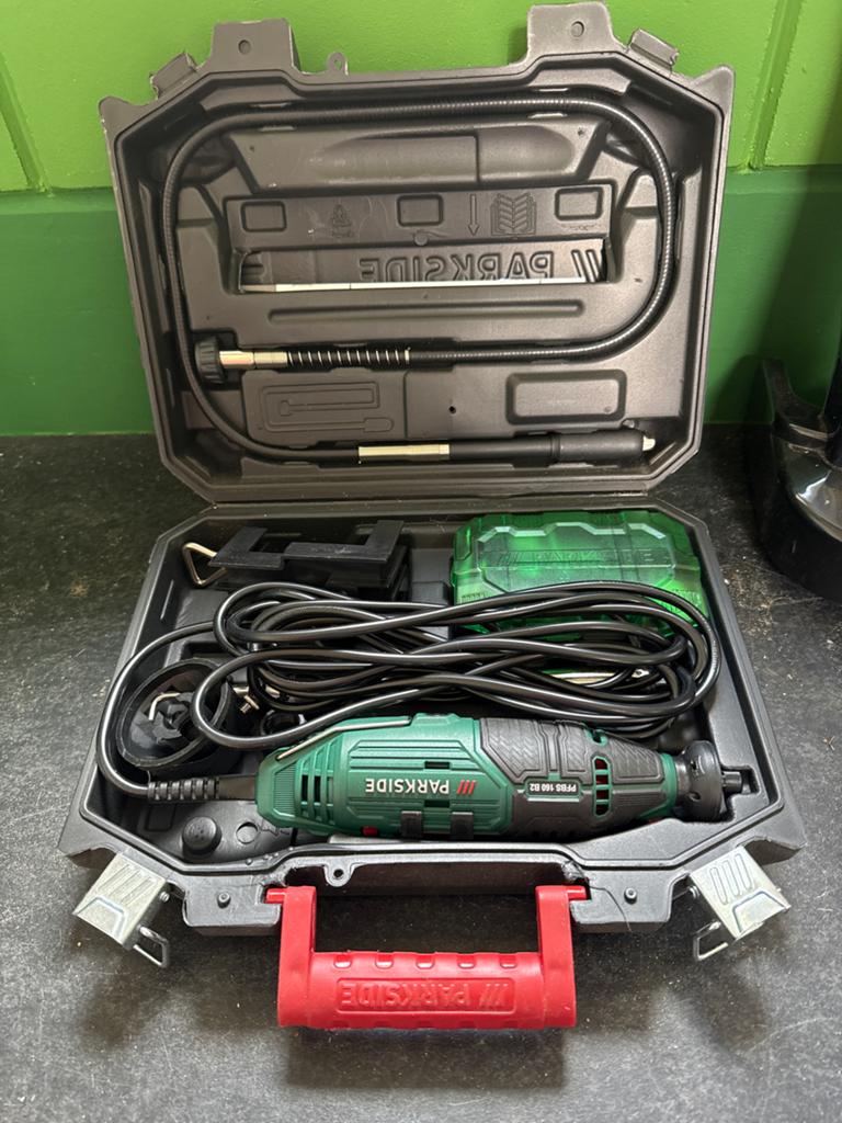 Parkside Fijnslijpmachine PFBS 160 B2 met accessoires, Ophalen of Verzenden, Zo goed als nieuw