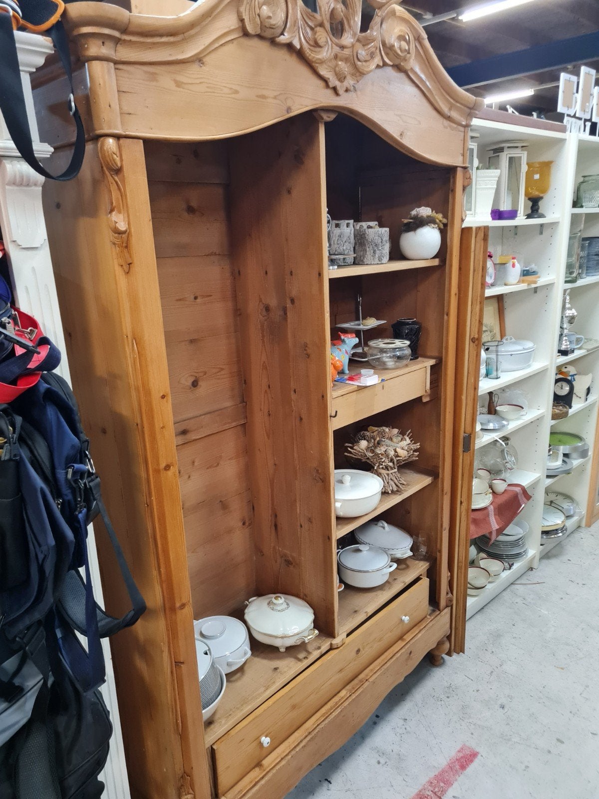 Antieke grenen kast met lades 130x45 sierlijk houtsnijwerk, Ophalen of Verzenden