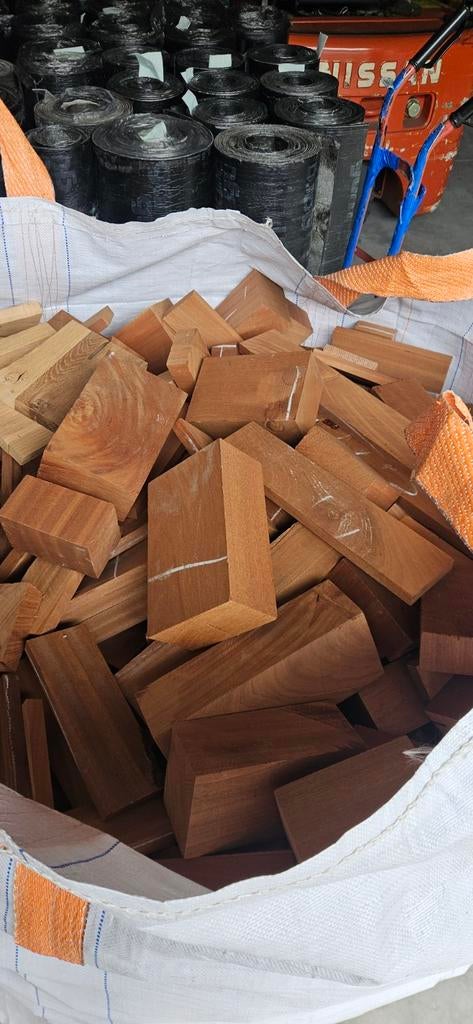Brandhout ,haardhout  Alles is hardhout 30 kuub, Tuin en Terras, Haardhout, 6 m³ of meer, Ophalen, Blokken