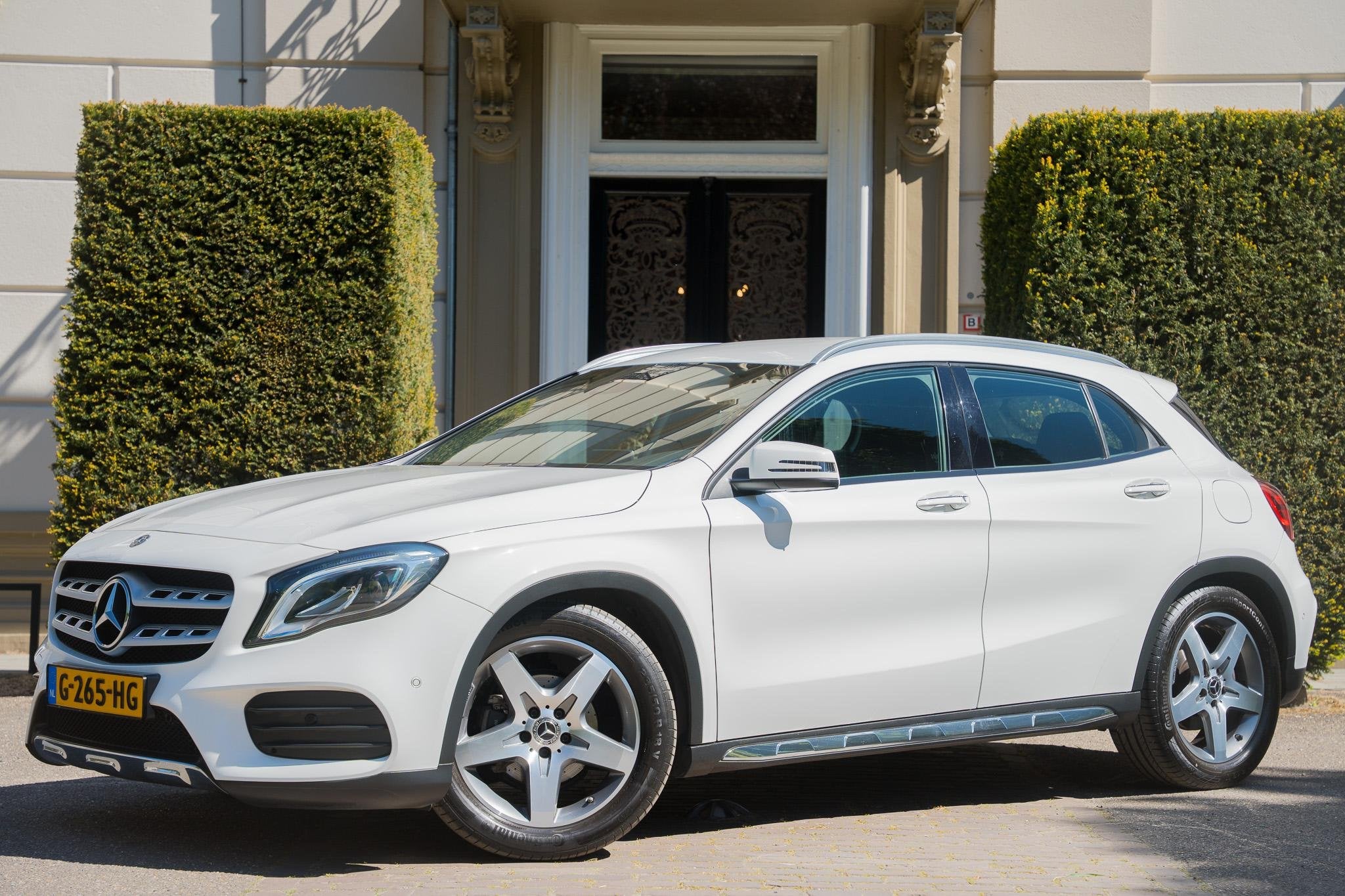 Mercedes-Benz GLA-klasse 180 Business Solution AMG TREKHAAK, Auto's, Gebruikt, 4 cilinders, 715 kg, 1335 kg