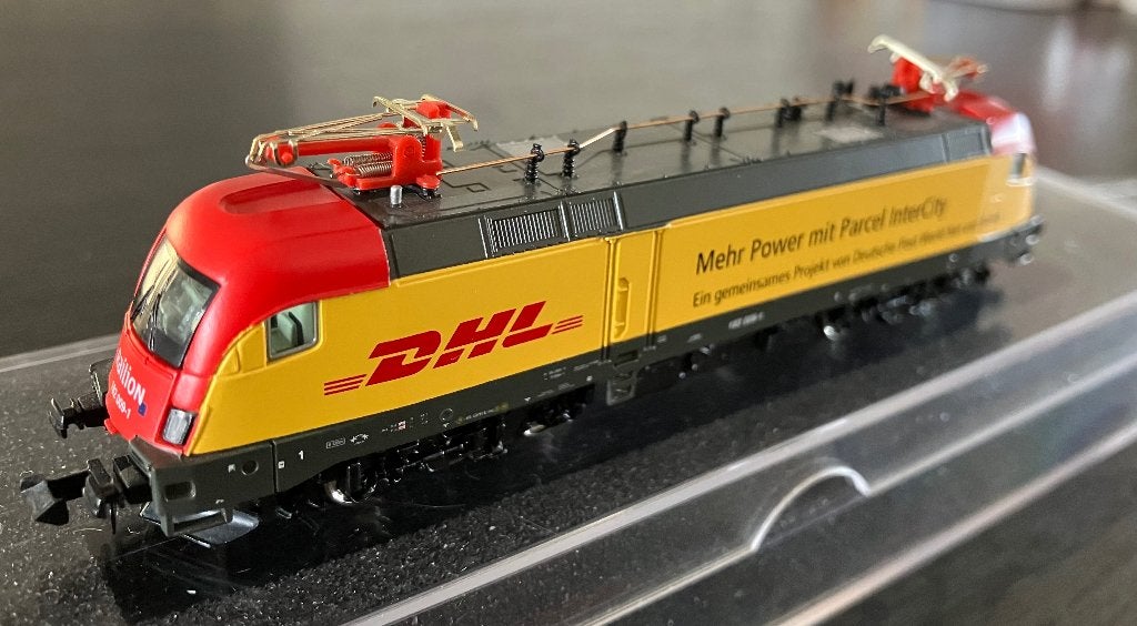 Hobbytrain 010105 Railion Taurus BR 182 DHL D-Post comb., Hobby en Vrije tijd, Modeltreinen | N-Spoor, Overige merken, Gelijkstroom