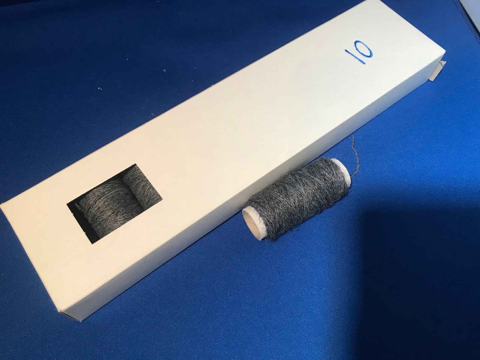 1 Rol punch wol - Grijs garen voor punch needle 10, Ophalen of Verzenden, Nieuw