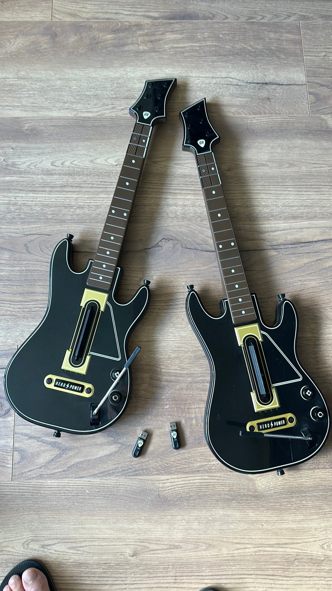Gitar hero controllers, Ophalen, Muziek, 2 spelers, Zo goed als nieuw