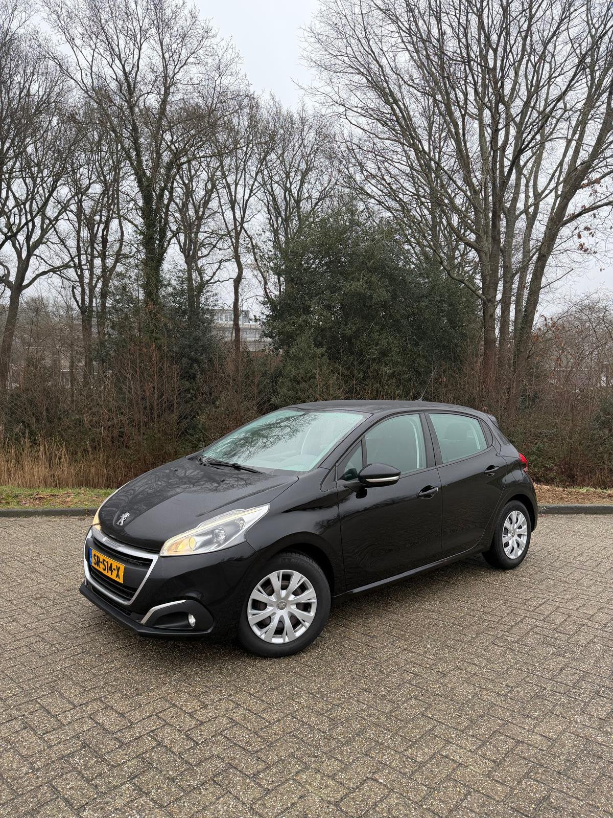 Peugeot 208 1.2 VTI 60KW/82PK 5-D 2018 Zwart, Auto's, Voorwielaandrijving, Stof, 1199 cc, Origineel Nederlands