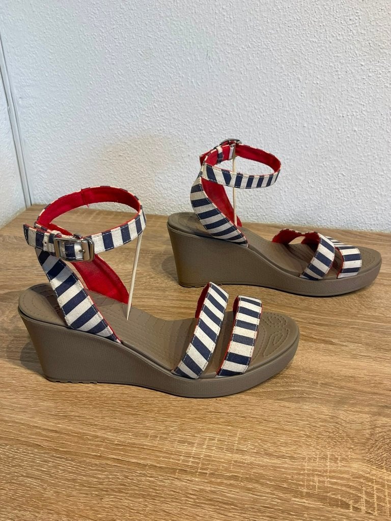 Crocs Wedge Sandalen EU 41 (W10) | Marine Streep | Comfort, Crocs, Crocs, Zo goed als nieuw, Crocs