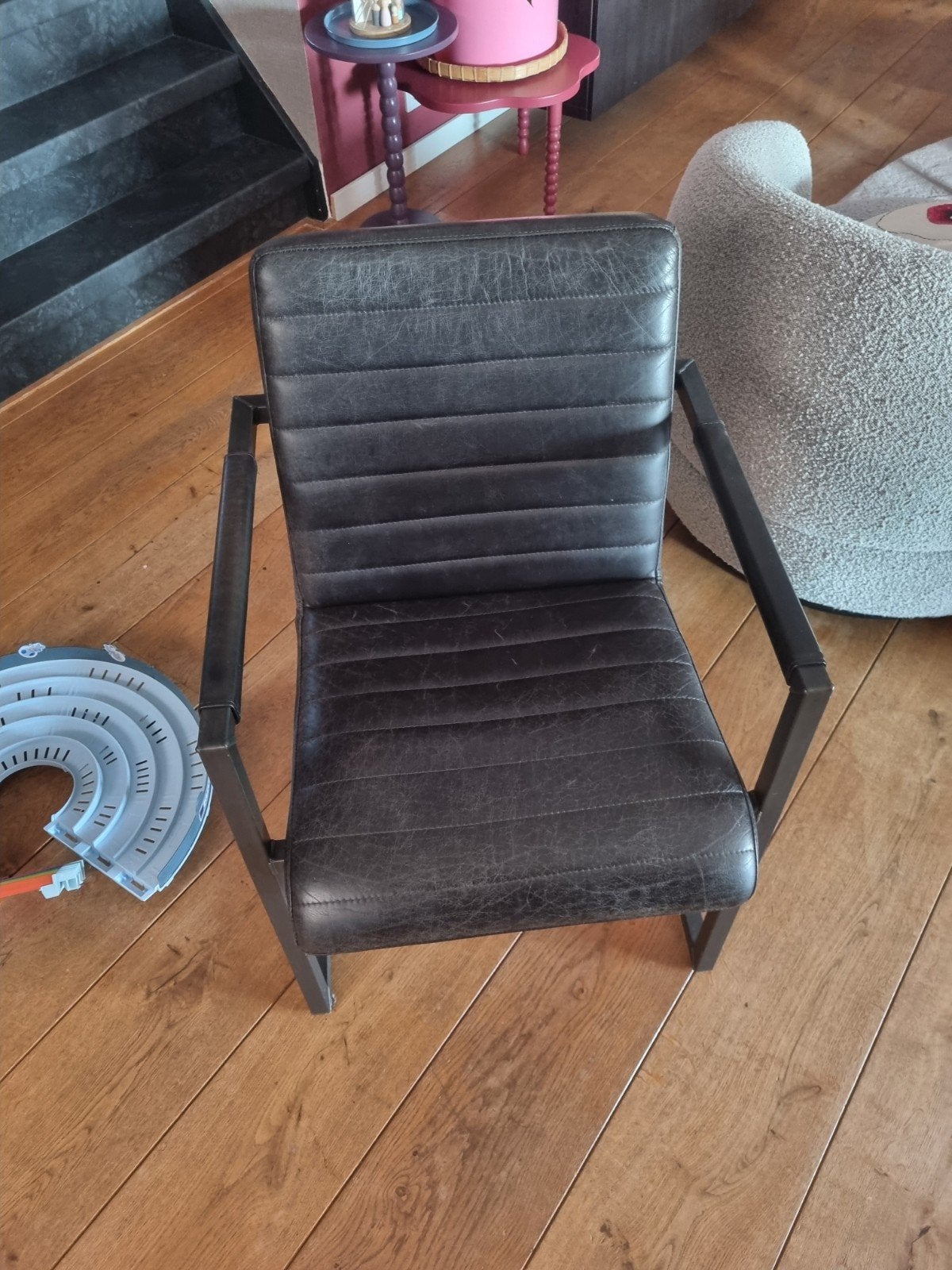 Antraciet/zwarte imitatieleer stoel voor bureau of eettafel, Huis en Inrichting, Ophalen, Zo goed als nieuw, Eén