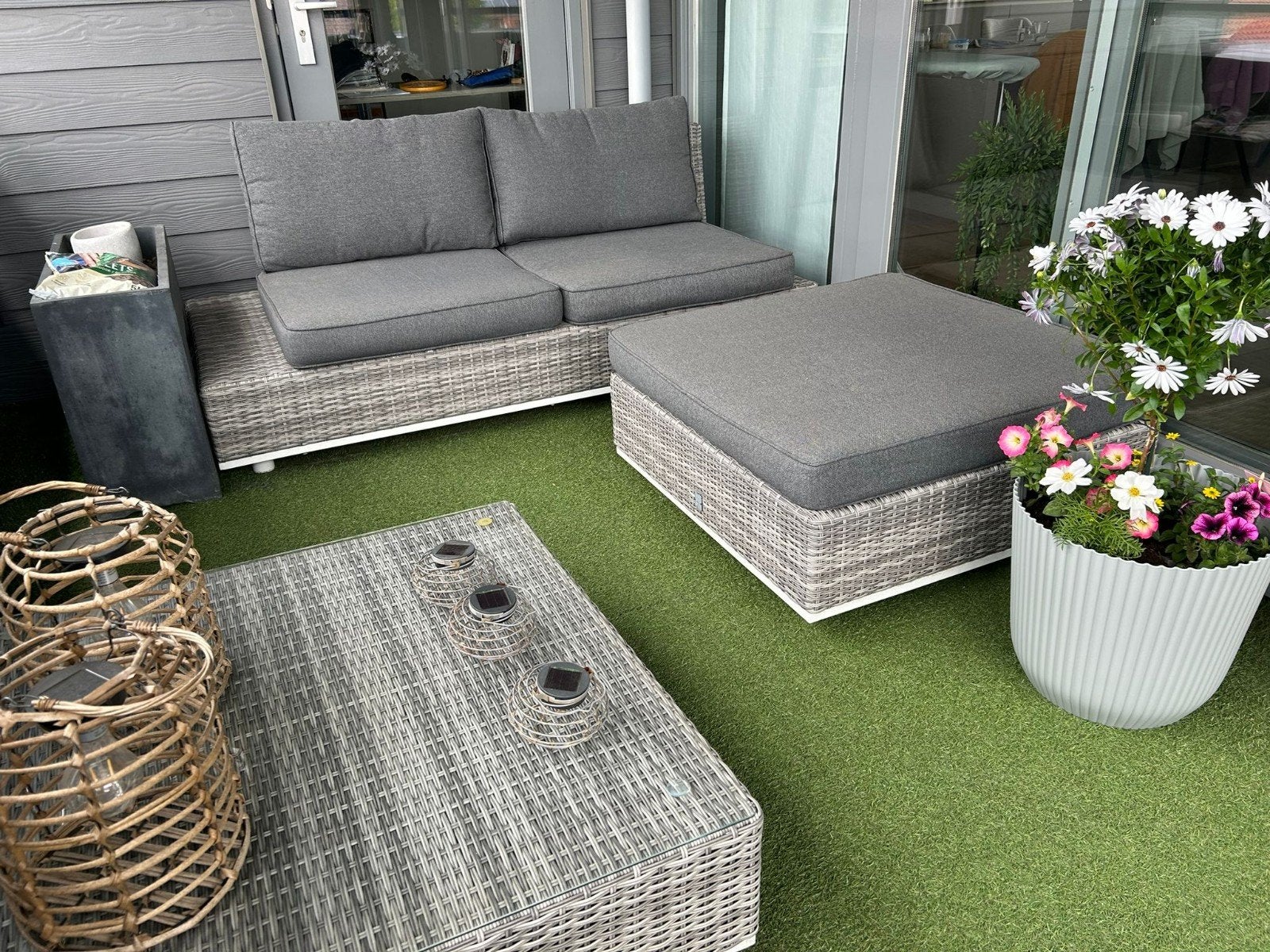 Complete Loungeset met 2 tweezitsbanken, poef en tafel, Ophalen, 4 zitplaatsen, Gebruikt, Loungeset